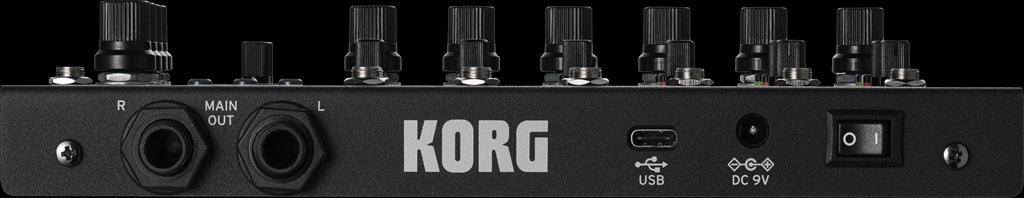 Rückseite des KORG NTS-4 Performance Mixers mit Main-Out-Anschlüssen, USB-C-Port, DC-9V-Netzteilbuchse und Ein-/Ausschalter.