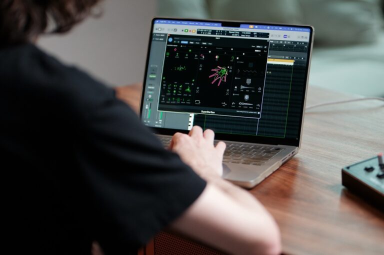 Native Instruments Super*Saw: Neuer Software-Synthesizer