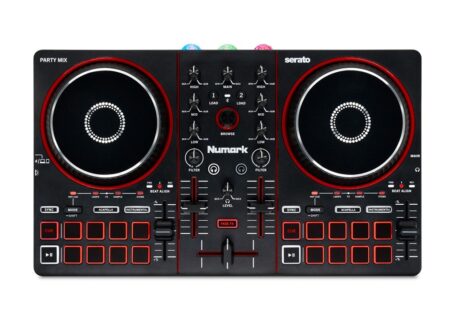 Numark Party Mix III DJ-Controller mit Jogwheels, Performance-Pads, Stems-Steuerung und integrierter LED-Lichtshow.