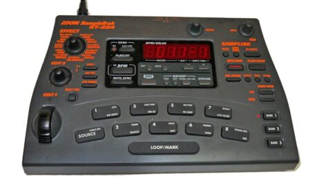 Zoom SampleTrak ST-224 Vintage-Sampler als Poor Man’s SP-1200 Alternative für Lo-Fi Hip-Hop-Beats.