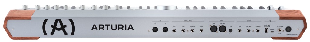 Audio-, MIDI-, USB- und Pedalanschlüsse machen das AstroLab 61 Silver zur flexiblen Zentrale im Live-Keyboard-Setup.