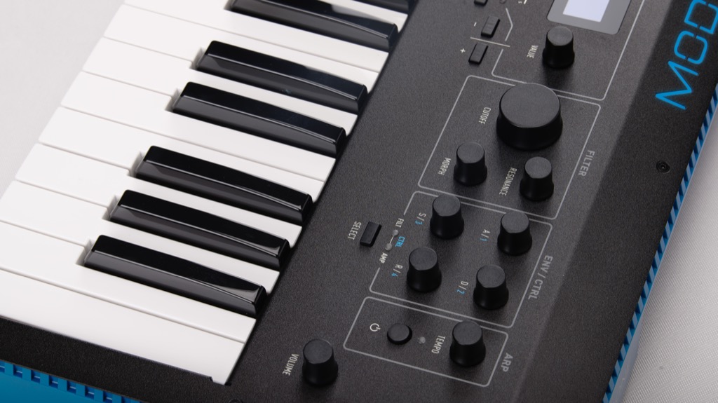 Filter, Hüllkurven, Arpeggiator und weitere Klangparameter sind über die klar gegliederte Bedienoberfläche schnell erreichbar.