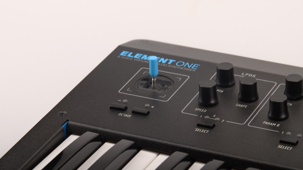 Der 4-Achsen-Joystick ersetzt nicht nur Pitch- und Modulationsrad, sondern kann als eigenständige Modulationsquelle arbeiten.