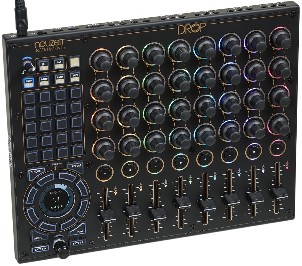 32 Push-Encoder, acht Fader und die Snapshot-Matrix bieten direkten Zugriff auf umfangreiche Live-Setups.