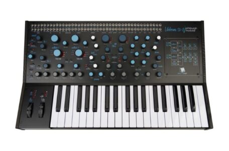 Der semi-modulare Analogsynthesizer kombiniert eine 37-Tasten-Klaviatur mit umfangreicher analoger Klangerzeugung und 84 Patchpunkten.