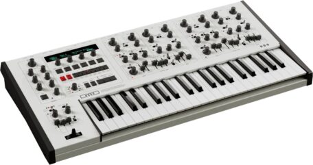 Der UDO DMNO kombiniert zwei unabhängige vierstimmige Synth-Engines zu einem achtstimmigen Hybrid-Synthesizer.