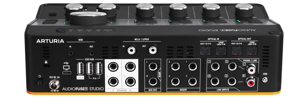 Rückseite des Arturia AudioFuse Studio Rev2 mit ADAT, S/PDIF, MIDI, USB-Hub, Line-, Insert-, Aux- und Phono-Anschlüssen.