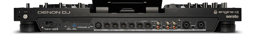 Rückseite des Denon DJ PRIME 4 G2 mit XLR-, Line-/Phono-, Mikrofon- und USB-Anschlüssen.