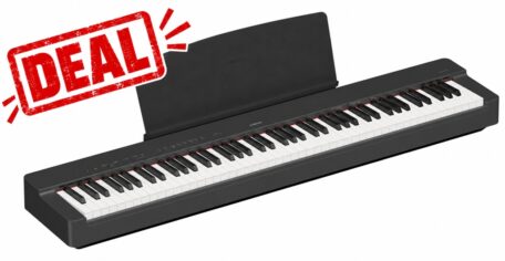 Yamaha P-225 Deal – schwarzes 88-Tasten-Stage-Piano mit rotem DEAL-Stempel.