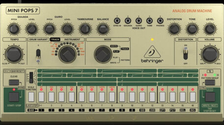 Behringer MINI POPS 7 Analog-Drum-Machine mit goldfarbener Bedienoberfläche, 16 Step-Tastern und Reglern für Quijada, Guiro und Distortion.