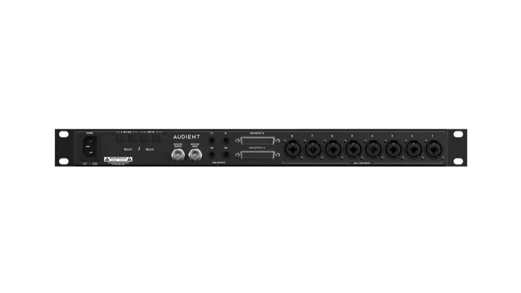 Die Rückseite bietet umfangreiche Erweiterungsmöglichkeiten über DB25-Line-I/O, duales ADAT, Wordclock und zwei Lautsprecherpaare.