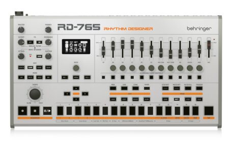 Behringer RD-765 Sampling-Drum-Machine mit Display, Instrumentenfadern, 16 Step-Pads und Reglern für Analogfilter und Wave Designer.